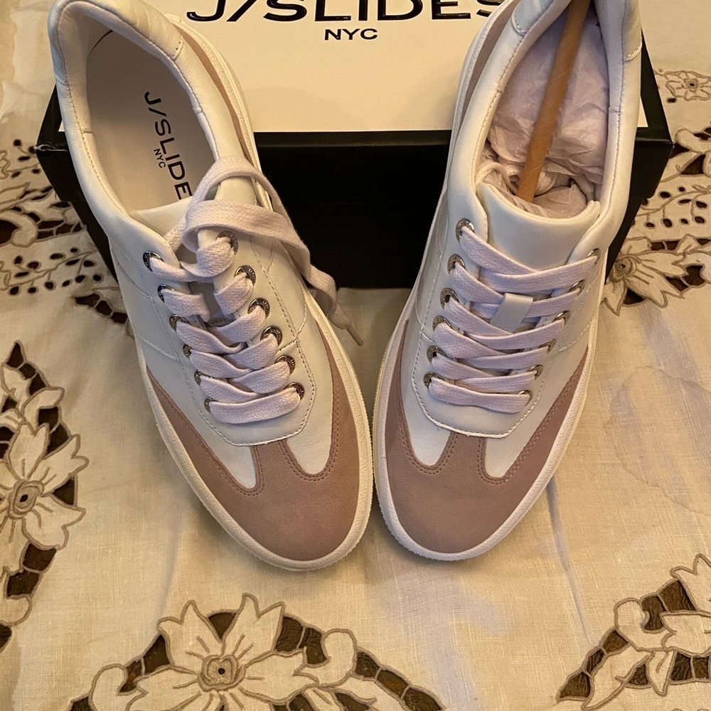 NIB J/SLIDES WHITE SAND NAPPA SUEDE GABBIE Size 6.5